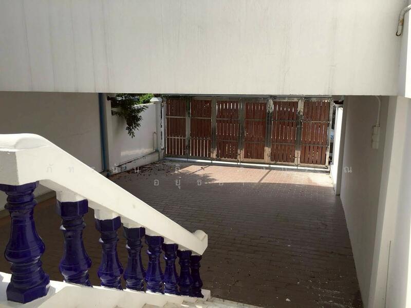 ขาย - บ้านแฝด 4 ชั้น ซอยสุทธินิเวศน์ แขวงสามเสนนอก เขตห้วยขวาง กรุงเทพมหานคร, กรุงเทพ