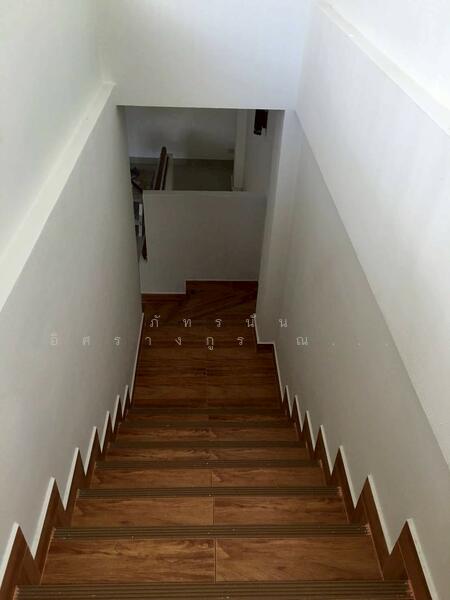 ขาย - บ้านแฝด 4 ชั้น ซอยสุทธินิเวศน์ แขวงสามเสนนอก เขตห้วยขวาง กรุงเทพมหานคร, กรุงเทพ