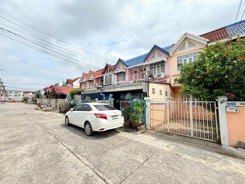 For Sale - ทาวน์เฮ้าส์ 2 ชั้น 18 ตร.ว. ทาวน์เฮ้าส์ ซอยสวนผัก17 ซอยสวนผัก13 ใกล้ตลาดสวนผัก ถนนราชพฤกษ์, Bangkok