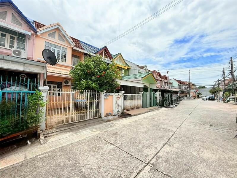 For Sale - ทาวน์เฮ้าส์ 2 ชั้น 18 ตร.ว. ทาวน์เฮ้าส์ ซอยสวนผัก17 ซอยสวนผัก13 ใกล้ตลาดสวนผัก ถนนราชพฤกษ์, Bangkok