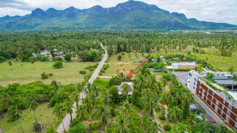 ขาย - 93244 - ที่ดินเปล่า ติดหาดสามร้อยยอด เพียง 30 เมตร ไม่ไกลถนนใหญ่ ใกล้สถานที่ท่องเที่ยว, ประจวบคีรีขันธ์