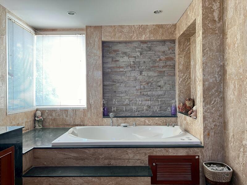 ขายด่วน บ้านเดี่ยว 3ชั้น ราคาพิเศษจาก 28.9 เหลือ 22 ล้าน ใกล้MRT, Bangkok, Bang Sue, Bang Sue, Bangkok, 4 Bedrooms, 520 sqm, Single Detached House For Sale, by Thananit Kraikhiriwat, 60205868 - DDproperty.com