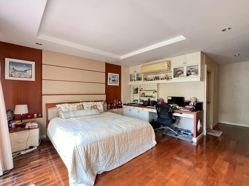 ขายด่วน บ้านเดี่ยว 3ชั้น ราคาพิเศษจาก 28.9 เหลือ 22 ล้าน ใกล้MRT, Bangkok, Bang Sue, Bang Sue, Bangkok, 4 Bedrooms, 520 sqm, Single Detached House For Sale, by Thananit Kraikhiriwat, 60205868 - DDproperty.com