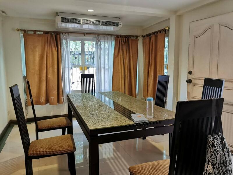 ขาย - 3-Br Townhouse near BTS Phrom Phong, กรุงเทพ