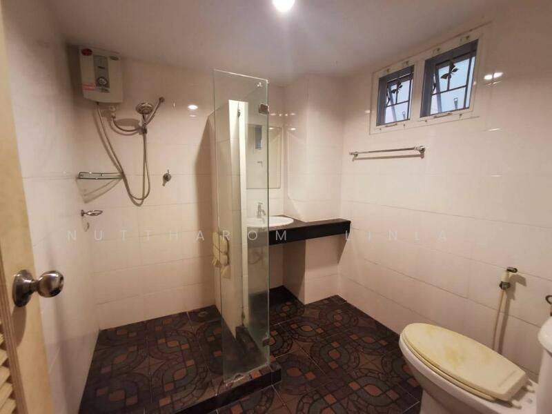 ขาย - 3-Br Townhouse near BTS Phrom Phong, กรุงเทพ
