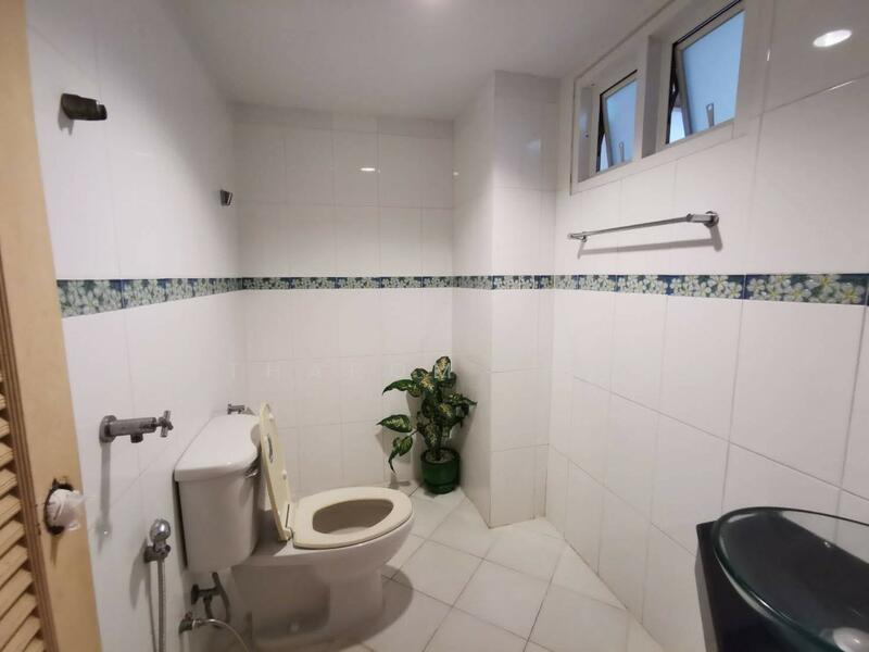 ขาย - 3-Br Townhouse near BTS Phrom Phong, กรุงเทพ