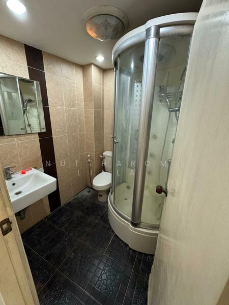 ขาย - 5-Br Townhouse near BTS Saint Louis, กรุงเทพ