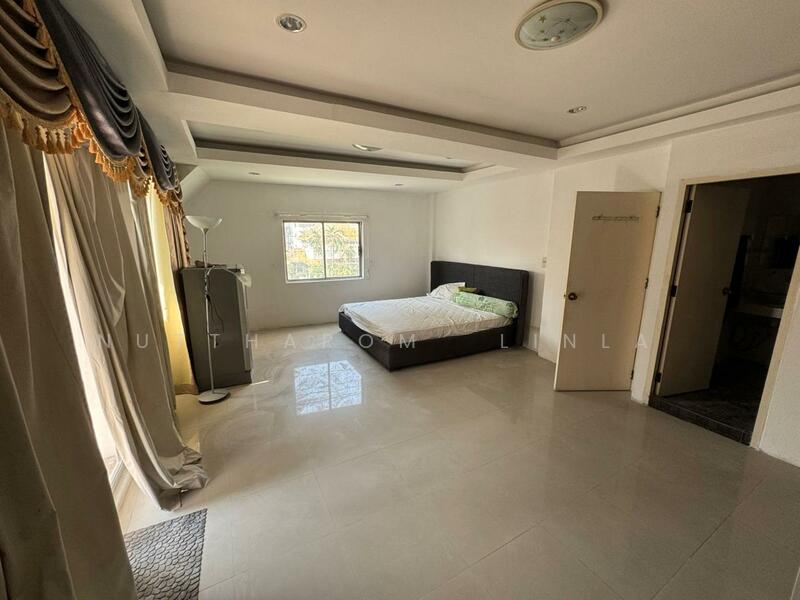 ขาย - 5-Br Townhouse near BTS Saint Louis, กรุงเทพ