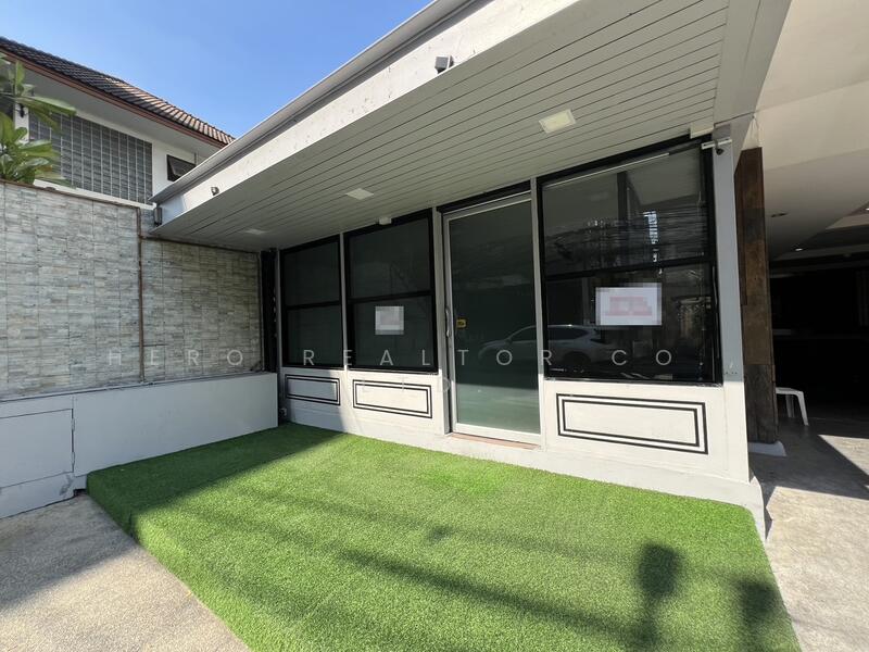 For Rent - For Rent Bangkok Retail Sukhumvit BTS Thong Lo Watthana BRE18610, Bangkok