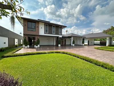ขาย - ขายบ้าน หางดง บ้านหรูพูลวิลล่าสร้างใหม่ 5 ห้องนอน บนที่ดิน 450 ตร.ว ใกล้โรงเรียนนานาชาติเมริทตัน, เชียงใหม่