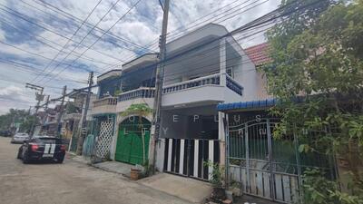 ขาย - ทาวน์เฮ้าส์ 2 ชั้น หมู่บ้านศรีเพชร ซอยเพชรเกษม106, กรุงเทพ