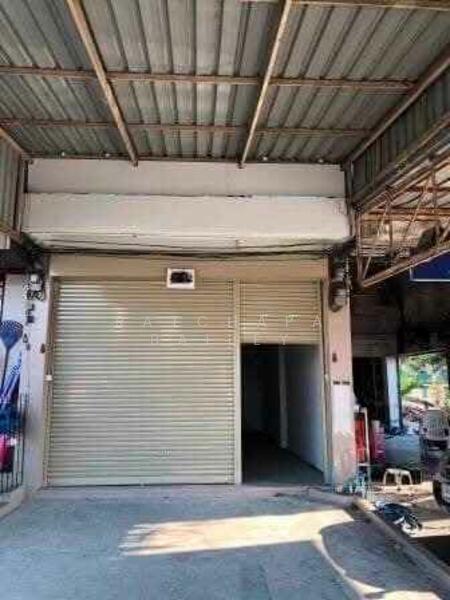 For Rent - 4-Bedroom Townhouse, Bangkok