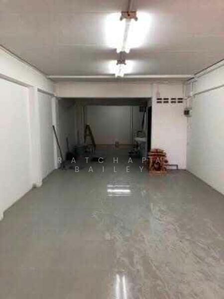 For Rent - 4-Bedroom Townhouse, Bangkok