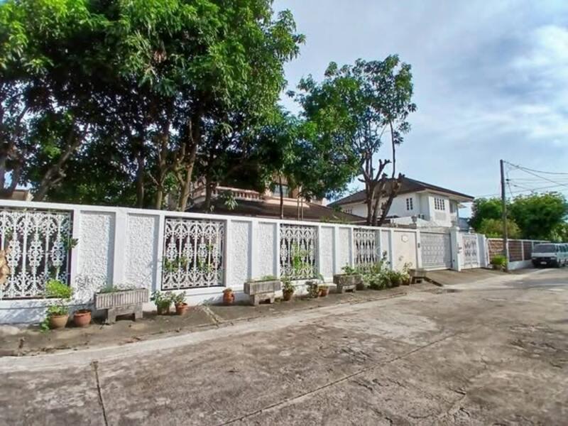 For Rent - Phruek Sachat Village, Bangkok