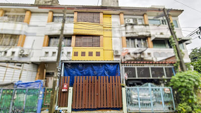 ขาย - ทาวน์เฮาส์ 3 ชั้น ซอย ติวานนท์ 24 ใกล้รถไฟฟ้า MRT แคราย ทำเลดี, นนทบุรี