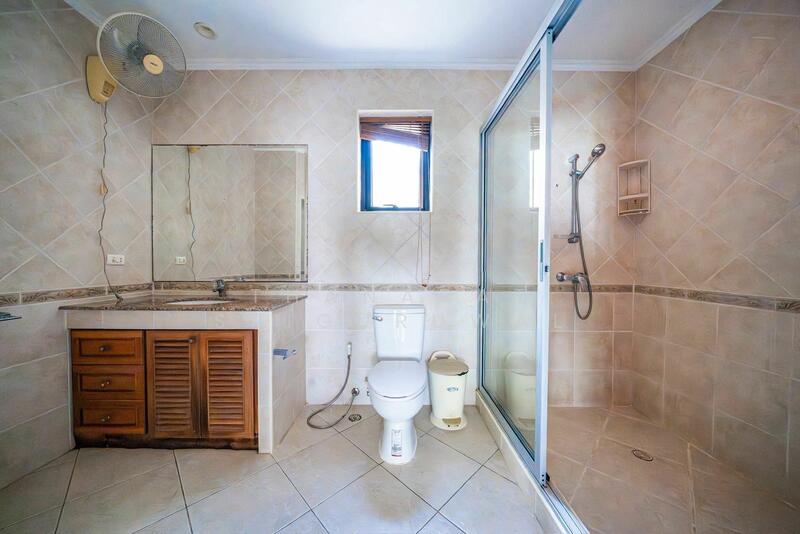 For Sale - 4-BR House close to Phratamnak (2344182), Chon Buri (Pattaya)