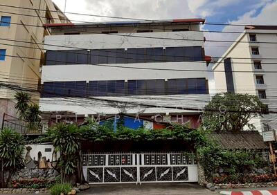 ขาย - ตึก4 ชั้น ถนนนิมมานท์ ซอย13 เชียงใหม่, เชียงใหม่