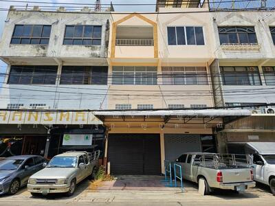 ขาย - อาคารพาณิชย์ 3.5 ชั้น 32 ตร.ว. อาคารพาณิชย์ ซอยช่างอากาศอุทิศ7 ถนนช่างอากาศอุทิศ, กรุงเทพ