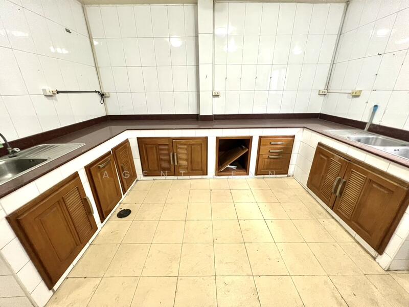 For Sale - Commercial building for sale, 4 floors, Soi Uthai Farm (SPSJN204), Bangkok