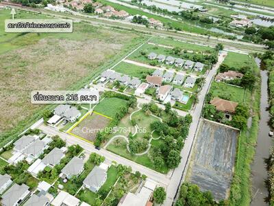 ขาย - ขายถูกที่ดิน หมู่บ้านอารียา โคโมลาดกระบัง-สุวรรณภูมิ พื้นที่ 216 ตรว. ที่ดินอยู่ซอย5, กรุงเทพ