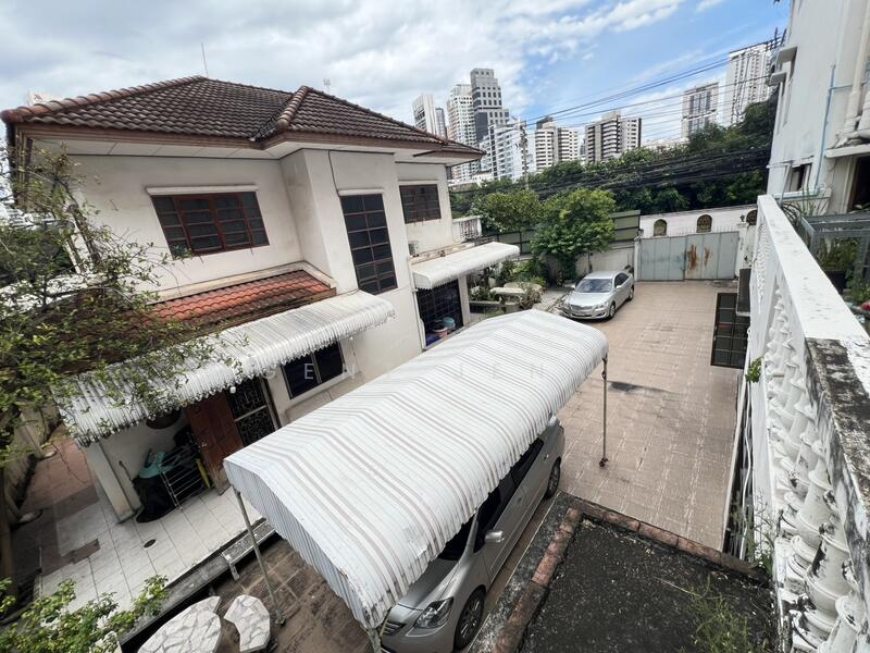 ขาย - ขายบ้าน 2 ชั้น พร้อมอาคารพาณิชย์ 1 คูหา (SPSJN206), กรุงเทพ