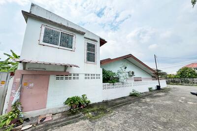 ขาย - ขายทาวน์เฮ้าส์ 1.5ชั้น 33ตร.วา หลังมุม นวมินทร์ 157 พร้อมอยู่, กรุงเทพ