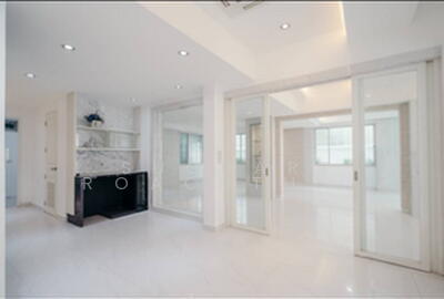 ขาย - ขายทาวน์โฮม 3 ชั้น 48 ตารางวา ซอยสุขุมวิท 15, กรุงเทพ