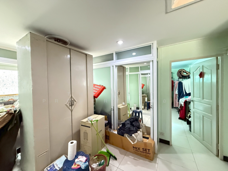 ขาย - Chonchob Thantawat : ชนชอบธันธวัช, กรุงเทพ