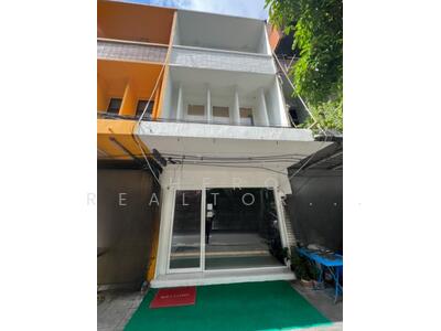 ขาย - ขายอาคารพาณิชย์ สุขุมวิท BTS เอกมัย คลองเตย กรุงเทพมหานคร BRE23515, กรุงเทพ