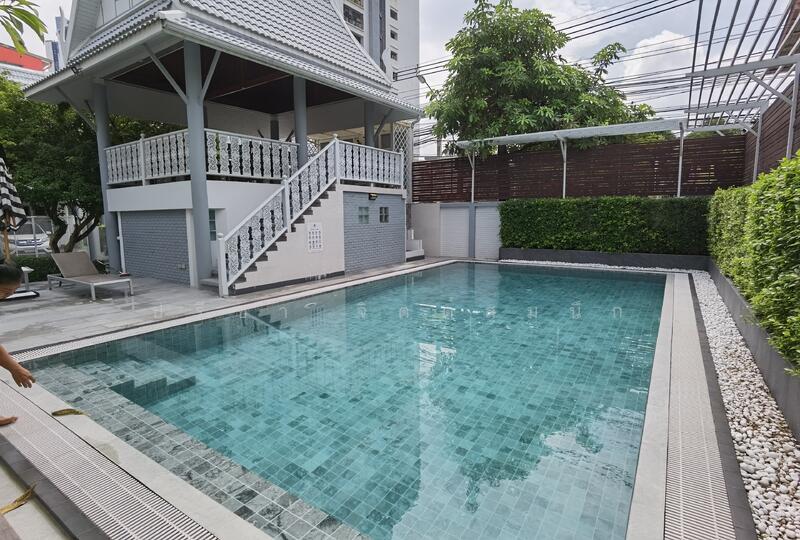 ให้เช่า - บ้านเดี่ยวเรือนไทยร่วมสมัย 3 ห้องนอนในโครงการย่านสาทร-ถ.นราธิวาส, กรุงเทพ