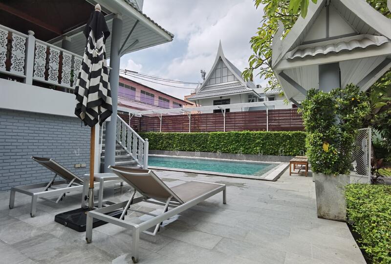 ให้เช่า - บ้านเดี่ยวเรือนไทยร่วมสมัย 3 ห้องนอนในโครงการย่านสาทร-ถ.นราธิวาส, กรุงเทพ