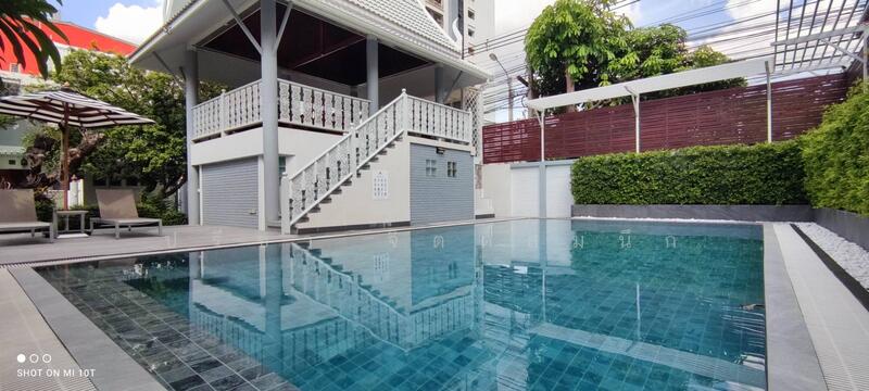 ให้เช่า - บ้านเดี่ยวเรือนไทยร่วมสมัย 3 ห้องนอนในโครงการย่านสาทร-ถ.นราธิวาส, กรุงเทพ