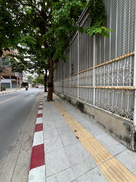 ให้เช่า - C168-TNK179 อาคารพาณิชย์ให้เช่า 2 คูหา ห้องมุม ติดถนนสิรินธร ด้านข้างติด ซ.รุ่งประชา ใกล้ MRTสิรินธร, กรุงเทพ