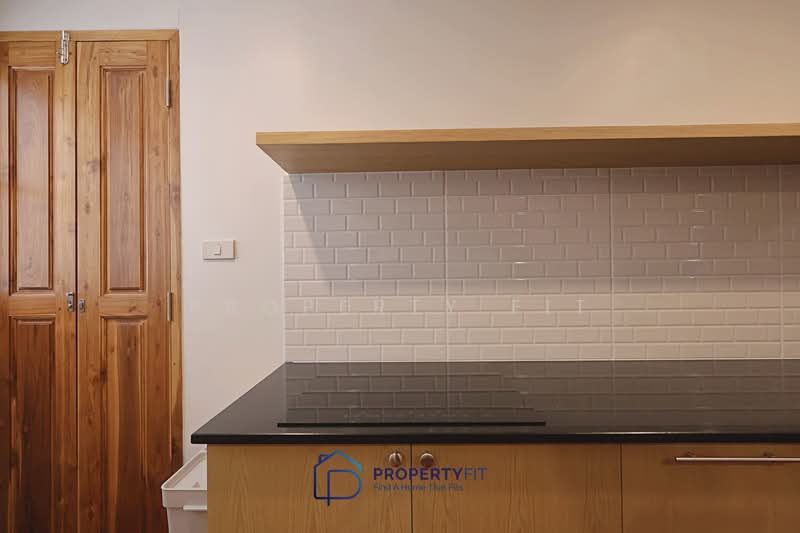 Apartment Building 220 Sukhumvit Soi 1 : อพาร์ตเมนต์ 220 สุขุมวิทซอย 1, กรุงเทพ, 220 สุขุมวิทซอย 1, คลองเตยเหนือ, วัฒนา, กรุงเทพ, 144 ตร.ม., อพาร์ทเมนท์ ให้เช่า, โดย Property Fit, 60215179 - DDproperty.com