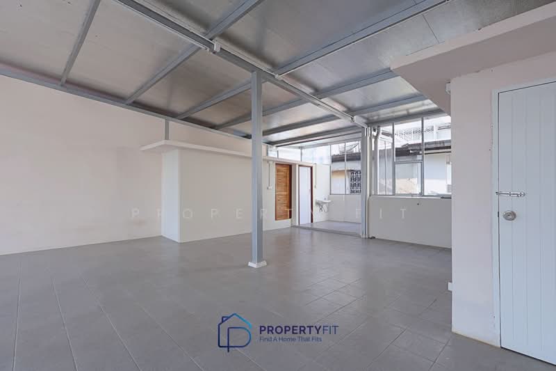 Apartment Building 220 Sukhumvit Soi 1 : อพาร์ตเมนต์ 220 สุขุมวิทซอย 1, กรุงเทพ, 220 สุขุมวิทซอย 1, คลองเตยเหนือ, วัฒนา, กรุงเทพ, 144 ตร.ม., อพาร์ทเมนท์ ให้เช่า, โดย Property Fit, 60215179 - DDproperty.com