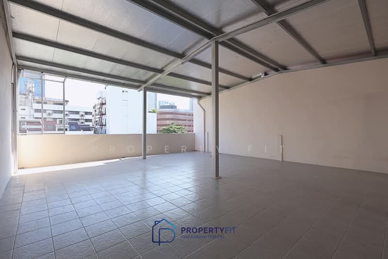 Apartment Building 220 Sukhumvit Soi 1 : อพาร์ตเมนต์ 220 สุขุมวิทซอย 1, กรุงเทพ, 220 สุขุมวิทซอย 1, คลองเตยเหนือ, วัฒนา, กรุงเทพ, 144 ตร.ม., อพาร์ทเมนท์ ให้เช่า, โดย Property Fit, 60215179 - DDproperty.com