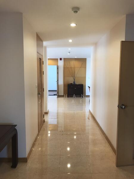 ให้เช่า - Esmeralda Apartments : เอสเมอรัลด้า อพาร์ทเม้นท์, กรุงเทพ