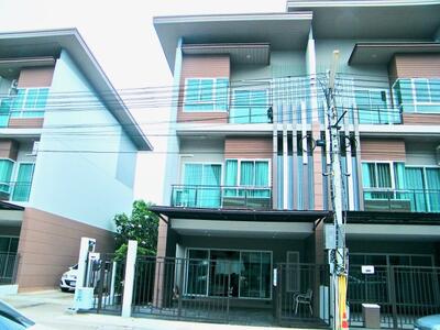 ขาย - ขายทาวน์โฮมห้องตัวอย่างพร้อมเฟอร์ครบงานบิ้วอินทั้งหลัง, นครราชสีมา