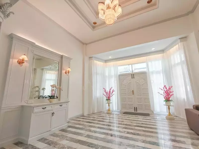 For Rent - For Rent Bangkok House Sathu Pradit Yan Nawa BRE25987, Bangkok