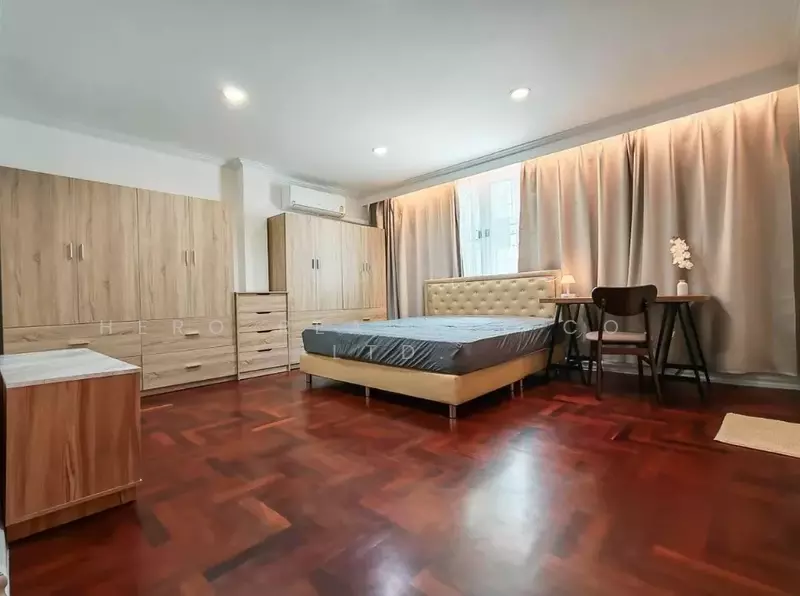 For Rent - For Rent Bangkok House Sathu Pradit Yan Nawa BRE25987, Bangkok