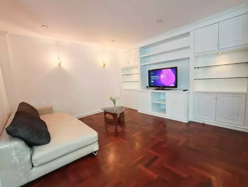 For Rent - For Rent Bangkok House Sathu Pradit Yan Nawa BRE25987, Bangkok