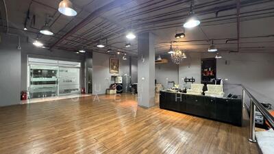 ขาย - ขายพื้นที่ติดถนน ทำเลดีเยี่ยม ขนาด 293 ตรม. ใกล้ MRT อโศก 280 เมตร, กรุงเทพ