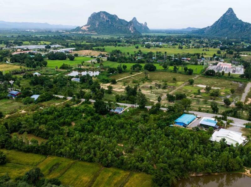 ขาย - พื้นที่สีม่วง ! ขายที่ดิน 7-0-61 ไร่ ต.หนองชุมพล อ.เขาย้อย จ.เพชรบุรี ! เหมาะสำหรับโรงงาน, เพชรบุรี