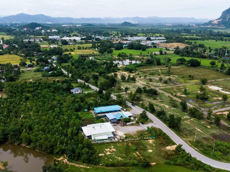 ขาย - พื้นที่สีม่วง ! ขายที่ดิน 7-0-61 ไร่ ต.หนองชุมพล อ.เขาย้อย จ.เพชรบุรี ! เหมาะสำหรับโรงงาน, เพชรบุรี