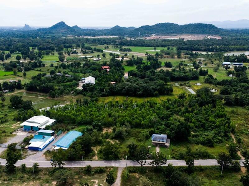 ขาย - พื้นที่สีม่วง ! ขายที่ดิน 7-0-61 ไร่ ต.หนองชุมพล อ.เขาย้อย จ.เพชรบุรี ! เหมาะสำหรับโรงงาน, เพชรบุรี