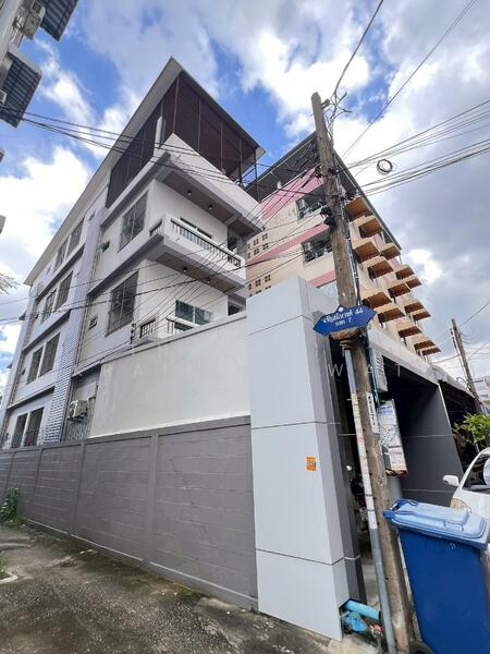 ขาย - ขายอพาร์ตเมนต์พร้อมดำเนินกิจการต่อได้ทันที ซอยจรัญสนิทวงศ์ 44, กรุงเทพ