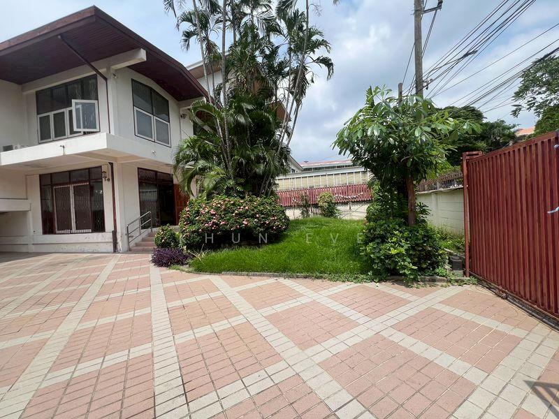 For Rent - House for rent in Sukhumvit 71 Pridi Banomyong 26 Company registration allowed ( SPSEVE1353 ), Bangkok