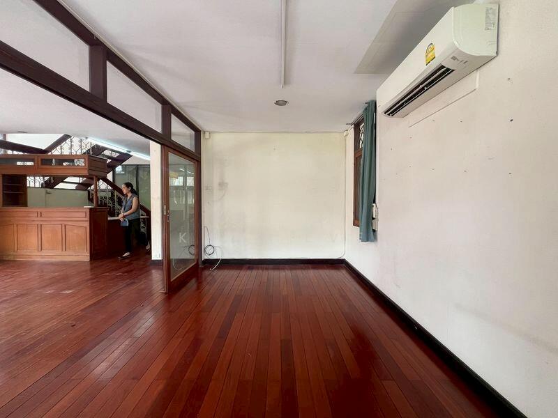 For Rent - House for rent in Sukhumvit 71 Pridi Banomyong 26 Company registration allowed ( SPSEVE1353 ), Bangkok