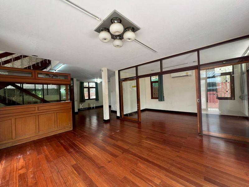 For Rent - House for rent in Sukhumvit 71 Pridi Banomyong 26 Company registration allowed ( SPSEVE1353 ), Bangkok