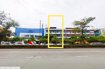 ขาย - FN-854240 ที่ดินพร้อมสิ่งปลูกสร้างภาษีเจริญ 93.9 ตร.ว. ติดถนนเพชรเกษม, กรุงเทพ